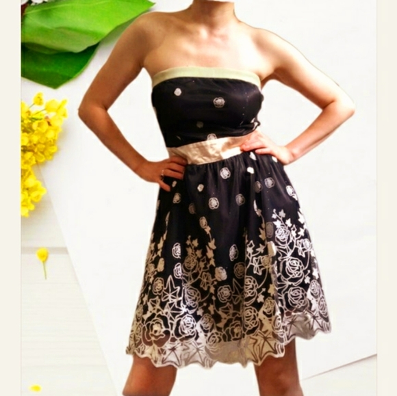 strapless sleeveless dress